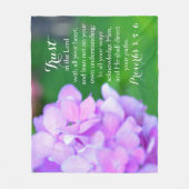 信用格言キリスト教聖書フローラHydrangea Th フリースブランケット (正面)
