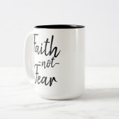 信頼のない恐れのマグ ツートーンマグカップ (正面左)