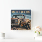 「信頼」から「T」を取り出す スクエア壁時計 (ホーム)