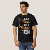 修士号を持つ黒い女王 Tシャツ (正面フル)
