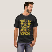 修士号取得ロード中 100 2025 修士課程 Tシャツ (正面フル)