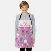 修業に花のシェフが入ったかわいいバンニー エプロン (着用した状態)