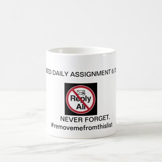 修正された毎日の割り当て2018年 コーヒーマグカップ (中央)