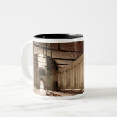 修道士の食堂 ツートーンマグカップ (正面左)