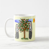 修道女がリンゴのカードとギフトを盗む コーヒーマグカップ (左)