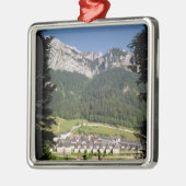 修道院の複合体の眺め メタルオーナメント (左)