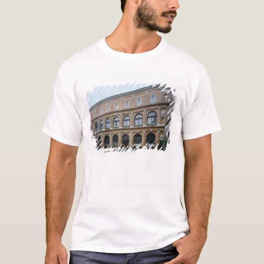 修道院、今アカデミーの残りの翼の Tシャツ (正面)