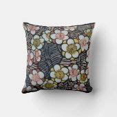 俳句/白黒ピンクイエロー春の花 クッション (裏面)