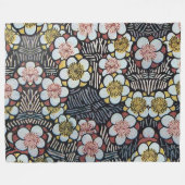 俳句/白黒ピンクイエロー春の花 フリースブランケット (正面(横))