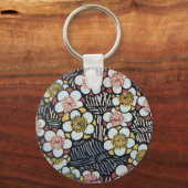 俳句 黒 白 ピンク 黄色 春の花 キーホルダー (正面)