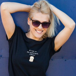 俺かバイクのバイクもしくは自転車に乗る人猫 Tシャツ