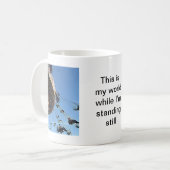 俺がまだ立っている間は俺の世界だ コーヒーマグカップ (正面左)