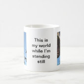 俺がまだ立っている間は俺の世界だ コーヒーマグカップ (中央)