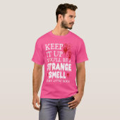 俺の屋根裏保には妙な匂いがするぞ Tシャツ (正面フル)