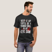 俺の屋根裏保には妙な匂いがする Tシャツ (正面フル)