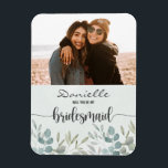 俺の花嫁付きセージ緑の磁石か? マグネット<br><div class="desc">このユーカリエレガントカリデザインは完璧な提案カードを作る。このカードは、あなたの特別な機会を補完する'オン傾向'セージ緑のカラーパレットと。自分の写真と花嫁の名前を追加するだけで…</div>