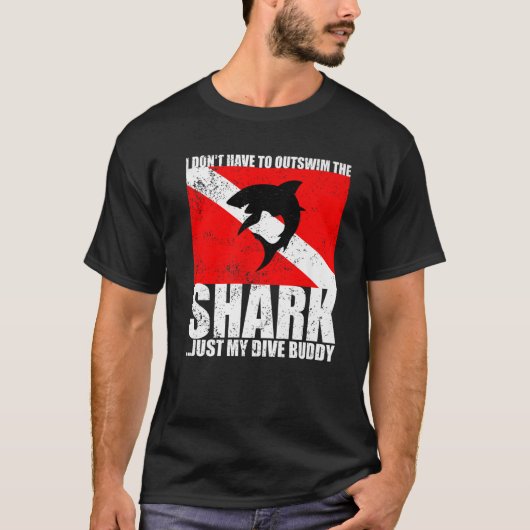 俺はおもしろいサメより泳ぐ必要はない Tシャツ (正面)