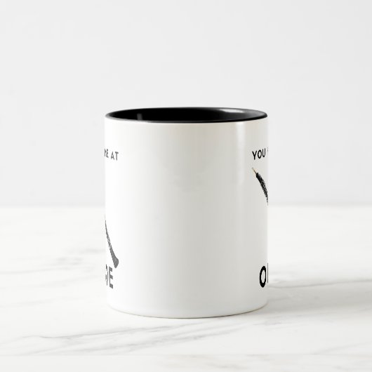 俺はオボエのユーモアおもしろいを交わした ツートーンマグカップ (中央)