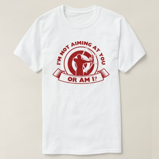 俺は君を狙ってるのか狙ってるのか？ | アーチェリーことわざ Tシャツ (デザイン正面)