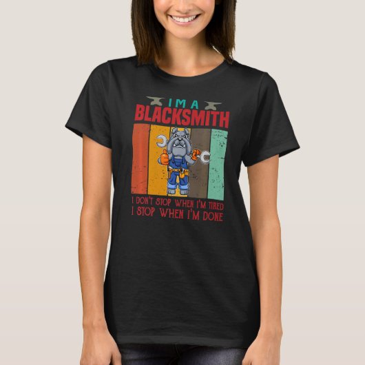 俺は疲れた時にストップは鍛冶屋だ Tシャツ (正面)
