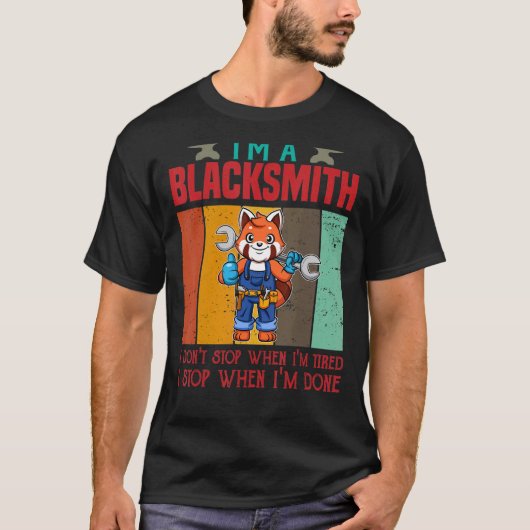 俺は疲れた時にストップは鍛冶屋だ Tシャツ (正面)