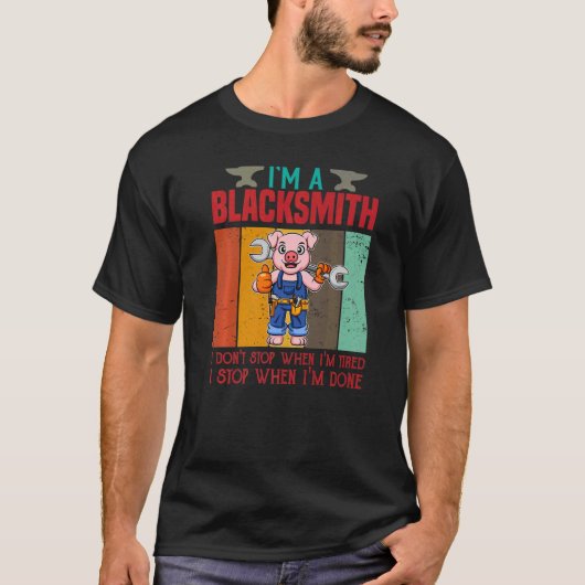 俺は疲れた時にストップは鍛冶屋だ Tシャツ (正面)