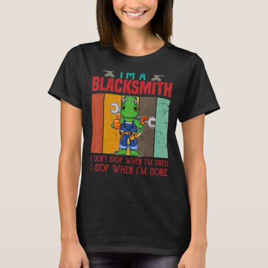 俺は疲れた時にストップは鍛冶屋だ Tシャツ (正面)