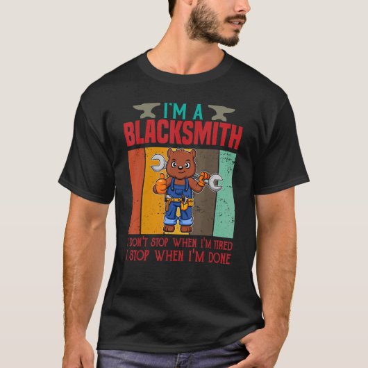 俺は疲れた時にストップは鍛冶屋だ Tシャツ (正面)