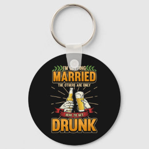 俺は結婚するんだ他の奴らは逃げようと来てる キーホルダー