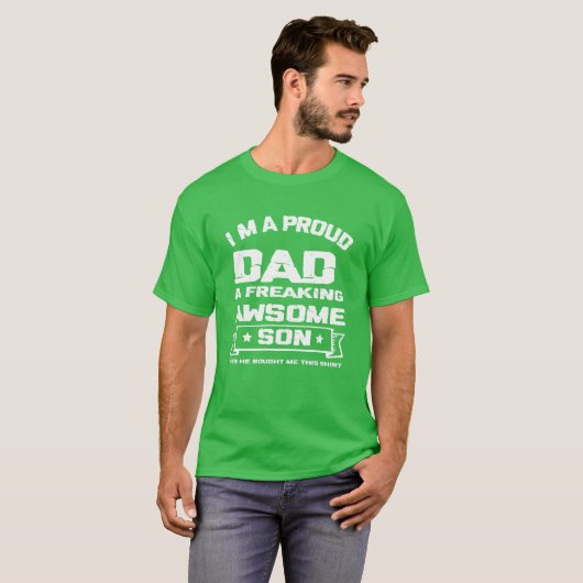 俺は誇りを持ったパパだ素晴らしよおもしろい Tシャツ (正面フル)