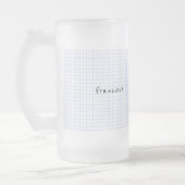 個人化して下さい:  最小主義の青か白い格子モノグラム フロストグラスビールジョッキ (左)