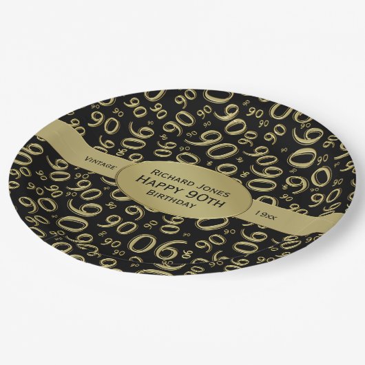 個人化して下さい: 黒および金ゴールドの第90誕生日のテーマ ペーパープレート (アングル)