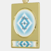 個人化空の青いダイヤモンドの勾配 ゴールドプレートバナーオーナメント (左)