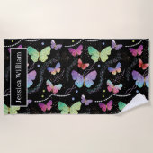 個人名エレガント紫色の鮮やかな蝶 ビーチタオル (正面)