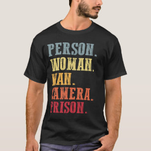 個人女性男性カメラ刑務所 Tシャツ