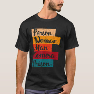 個人女性男性カメラ刑務所 Tシャツ