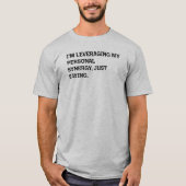 個人的シナジーを活かす 面白いオフィスフレーズ Tシャツ (正面)