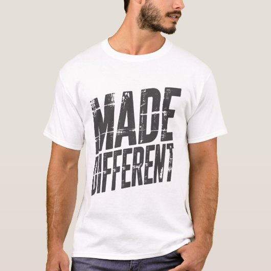 個性を主張する大胆なタイポグラフィのモチベーションアイテム Tシャツ (正面)