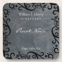 個性的なスレートとブラックスクロールワイン