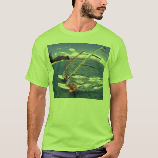 倍はウィンドサーフィンをします味方しました Tシャツ (正面)