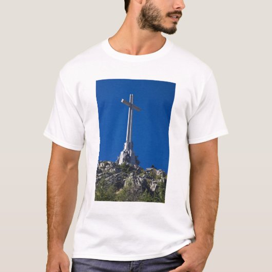 倒れた者の谷のモニュメント Tシャツ (正面)