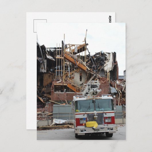 倒壊して燃えた建物と消防車 ポストカード (正面/裏面)