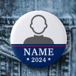 候補者名選挙キャンペーンの写真 缶バッジ<br><div class="desc">バッジのボタンとカスタムの候補名と年。白い文字が星に輝き、青い背景に赤いが上にストライプある。あなたの政治候補者お気に入りのの名前と写真カスタマイズを記入する。</div>
