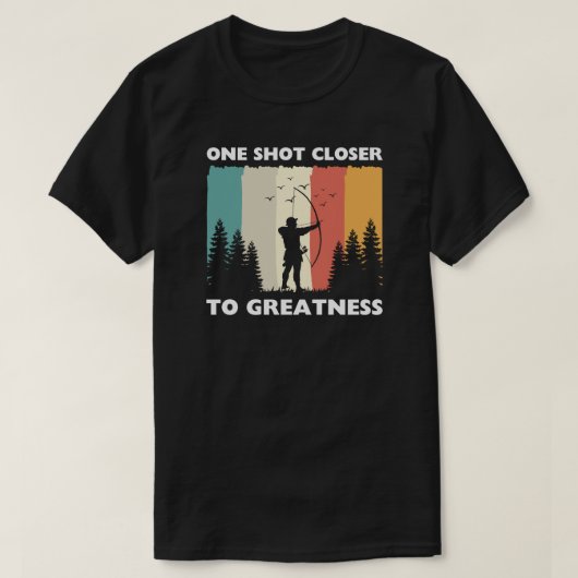 偉大さへの一歩 | アーチェリーの名言 Tシャツ (デザイン正面)