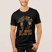 偏屈な冗談を言う – サスカッチ信者 トライブレンドＴシャツ (正面)