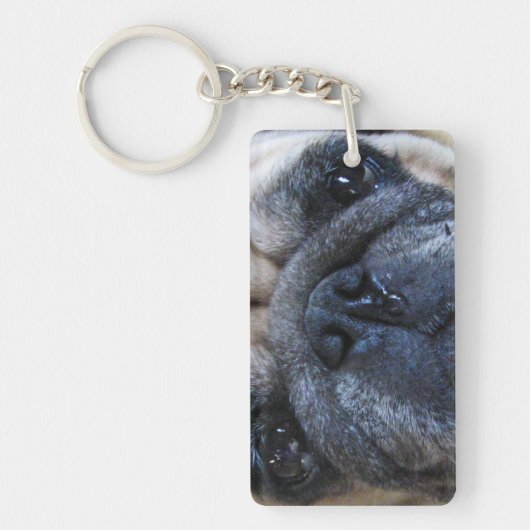 健康なすぐに病気のパグ犬を得て下さい キーホルダー (正面)