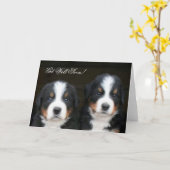 健康なバーニーズ・マウンテン・ドッグの子犬にカードをすぐに得て下さい カード (黄色い花)