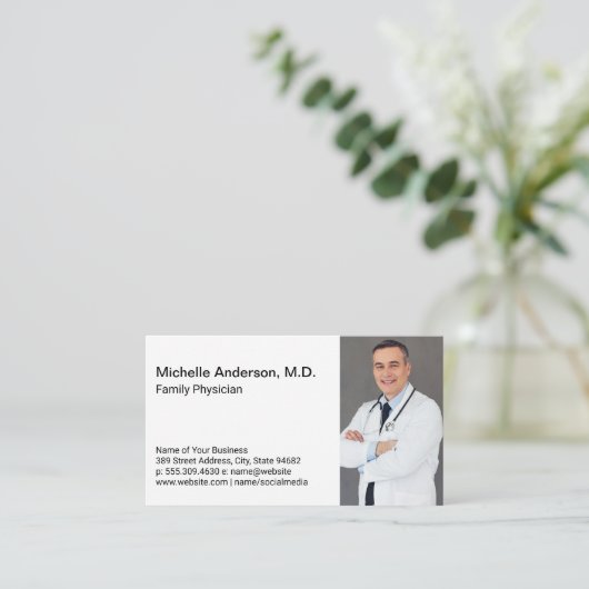 健康労気に働者 | 医師が腕を組む 名刺 (スタンド正面)