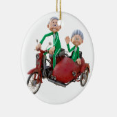 側車が付いているモペットのより古いカップル セラミックオーナメント (右)