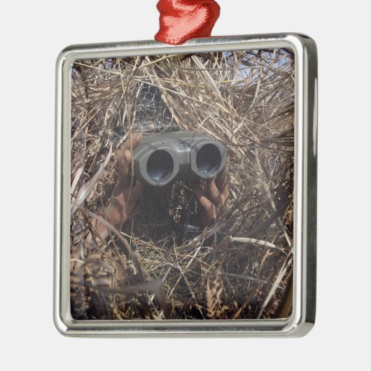 偵察の観察者は観察技術を実践する メタルオーナメント (左)